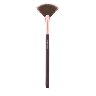 MEDIUM FAN BRUSH - 105 - Realness of Beauty